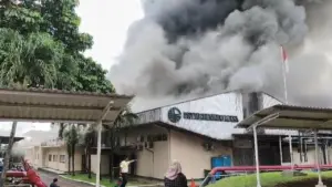 Api Melalap Pabrik Herbal Gunung Putri Bogor, Diduga Berasal dari Ruang Laboratorium