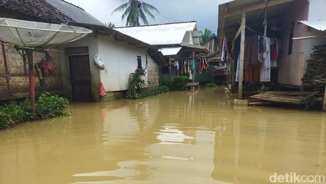Banjir Pandeglang Hampir Sepekan, Warga Terpaksa Gunakan Air Keruh Akibat Krisis Air Bersih