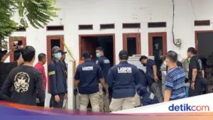 Puslabfor Polri Olah TKP Penemuan 3 Jenazah Sekeluarga di Rumah Kontrakan Tanjung Priok