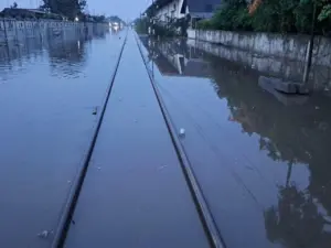 Banjir Pekalongan Lumpuhkan KA Argo Merbabu, Perjalanan ke Kota Lain Tetap Berjalan