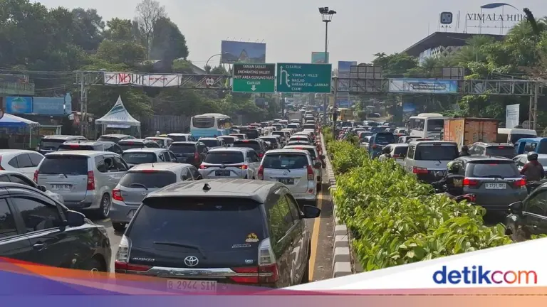 Volume Kendaraan Meningkat, Polisi Terapkan One Way di Jalur Puncak Bogor Sabtu Pagi