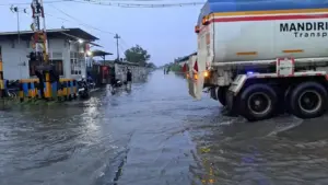 Banjir Pekalongan Lumpuhkan Jalur Kereta, Empat Perjalanan KA Dibatalkan