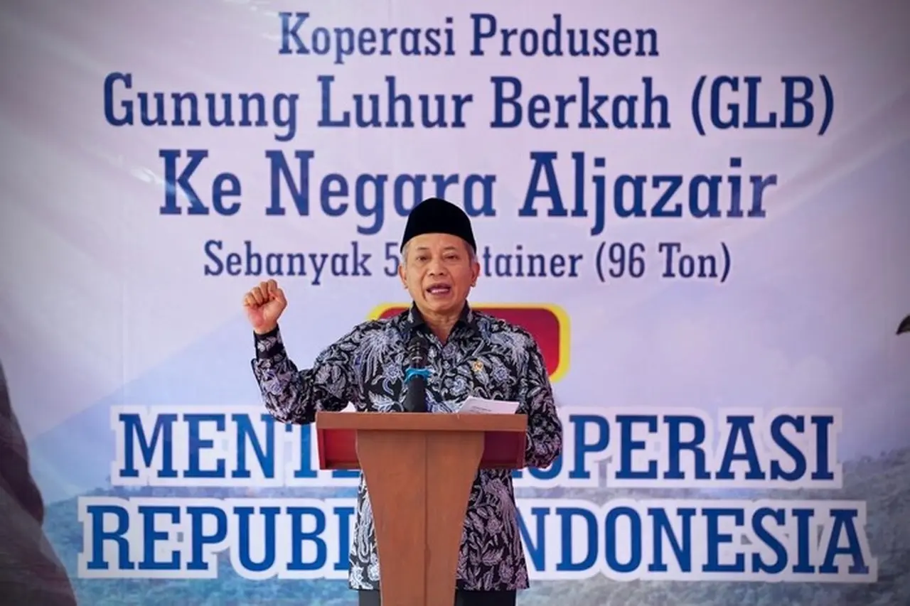 Menkop Ferry Juliantono Lepas Ekspor 96 Ton Kopi Subang ke Pasar Aljazair