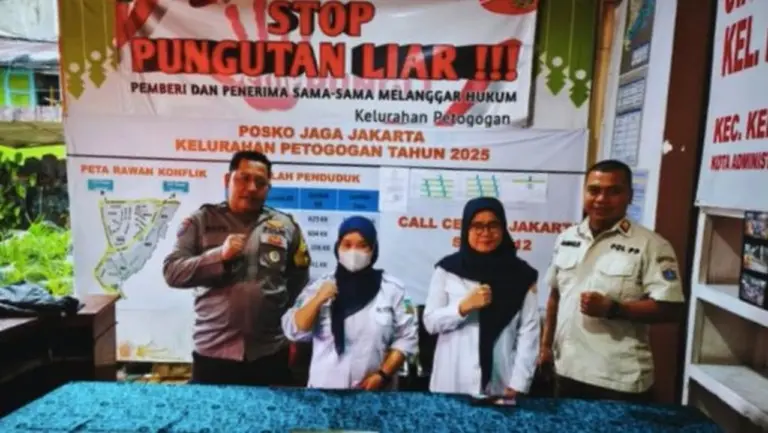 Antisipasi Banjir, Polres Jaksel Sinergi Kelurahan dan Warga di Posko Petogogan