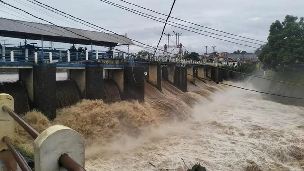 Bendung Katulampa Siaga 3, Warga Jakarta Diimbau Waspada Banjir Susulan