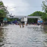 Jalan Gunung Sahari Jakarta Pusat Terendam Banjir, Arus Lalu Lintas Lumpuh Total