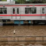 Banjir Rendam Rel, Perjalanan KRL ke Tanjung Priok Dihentikan Sementara