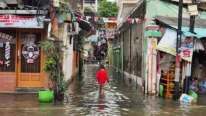 Banjir Jakarta: 36 RT dan 27 Jalan Terendam, 43 Warga Mengungsi Akibat Hujan Deras
