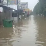 Banjir Kelapa Gading: Jalan Boulevard dan Pegangsaan Dua Terendam Air 5-35 Cm