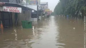 Banjir Kelapa Gading: Jalan Boulevard dan Pegangsaan Dua Terendam Air 5-35 Cm