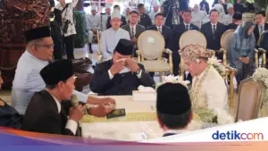 Prabowo Teteskan Air Mata Saksikan Pernikahan Sekretaris Pribadinya, Jokowi Hadir