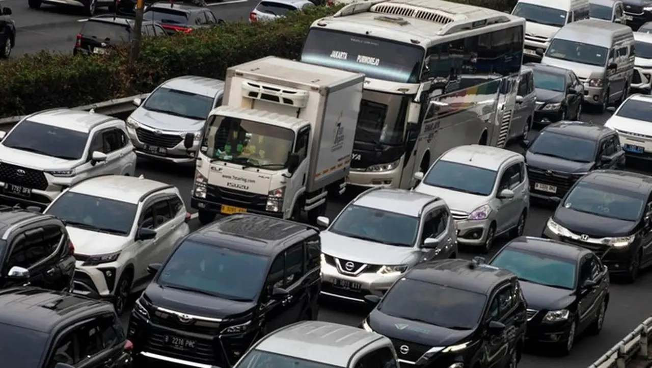 Macet Pagi Ini: Volume Kendaraan Tinggi Lumpuhkan Sejumlah Ruas Tol Arah Jakarta
