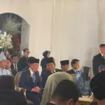 Prabowo dan Jokowi Bersaksi di Pernikahan Sekpri, Saling Berbincang Hangat