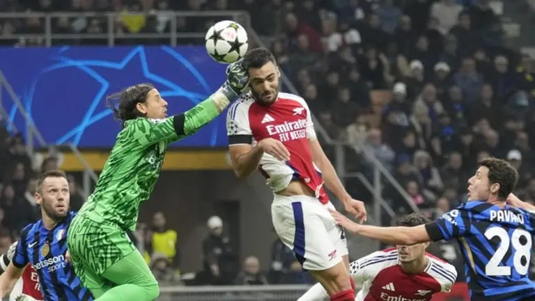 Chivu Akui Arsenal Tim Terkuat, Inter Milan Incar Kemenangan Krusial di Kandang