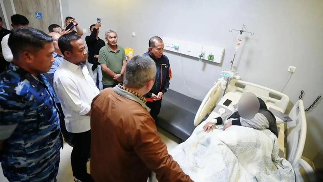 Ibunda Kopilot ATR 42-500 Jatuh Sakit, Menhub dan Gubernur Sulsel Jenguk di RS