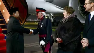 Prabowo Tiba di London untuk Pertemuan Bilateral dengan PM Starmer dan Raja Charles III