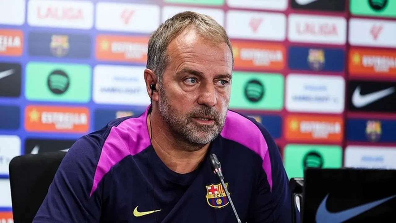 Hansi Flick Desak Barcelona Rekrut Bek Tengah Tambahan di Bursa Transfer Musim Dingin