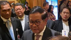 Tanggul Muara Baru Penuh Sampah, Pramono Anung Ingatkan Warga: Setop Buang ke Sungai!