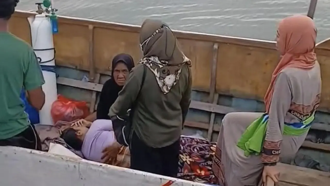 Warga Kabaena Sewa Kapal Rp 3 Juta Demi Rujukan Pasien Sakit Akibat Ambulans Laut Rusak