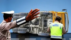 Truk Boks Terbalik di Tol Jagorawi Akibat Aquaplaning, Lalin Arah Jakarta Terganggu
