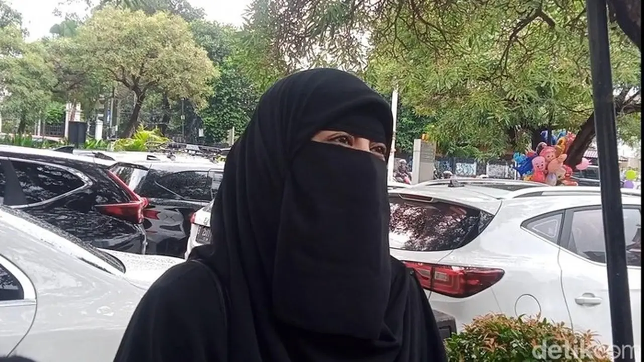 Umi Pipik: Wardatina Mawa Tetap Istikamah dengan Cadar Meski Banjir Tawaran Brand Ambassador