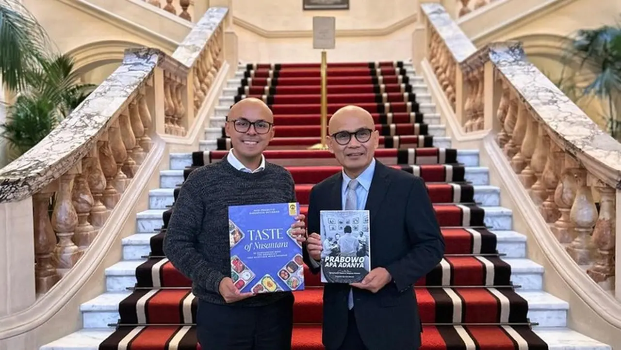 Buku ‘Rasa Bhayangkara Nusantara’ Versi Inggris Diserahkan ke Dubes RI untuk Inggris