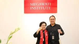 Megawati Tinjau Kantor Megawati Institute Didampingi Prananda, Beri Arahan Strategis