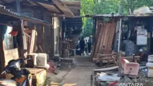 31 KK Masih Bertahan di TPU Kebon Nanas, Satpol PP Jatinegara Beri Peringatan Kedua