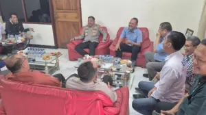 Kapolres Serang Ajak Buruh Jaga Keamanan Lewat Ngariung Bersama