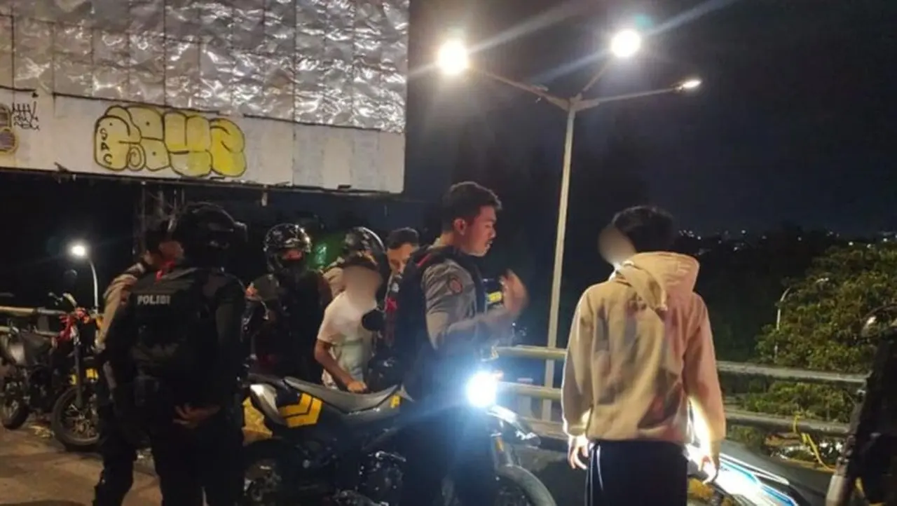 Brimob dan Polres Jaktim Gagalkan Rencana Tawuran di Kramat Jati, Sita Sejumlah Senjata Tajam