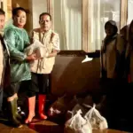 Andre Rosiade Salurkan 1.000 Nasi Bungkus untuk Warga Terdampak Banjir di Kota Padang