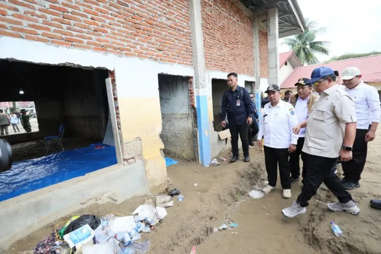 Tito Karnavian Mendesak Percepatan Renovasi Sekolah Terdampak Banjir di Pidie Jaya
