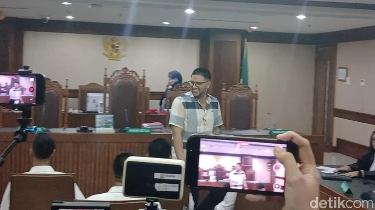 Ammar Zoni Hadirkan Dua Saksi Meringankan dalam Sidang Lanjutan Kasus Narkoba Ammar Zoni Hadirkan Dua Saksi Meringankan dalam Sidang Lanjutan Kasus Narkoba