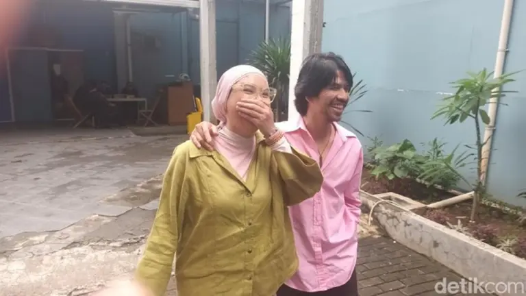 Rahasia Harmonis 24 Tahun Pernikahan Ariyo Wahab dan Milasari: Bijak Menghindari Drama Rahasia Harmonis 24 Tahun Pernikahan Ariyo Wahab dan Milasari: Bijak Menghindari Drama