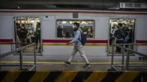 Tiang LAA KRL Green Line Miring Akibat Longsor, Perjalanan Terganggu Pagi Ini