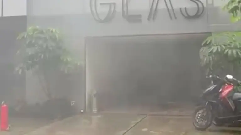 Rumah Sekaligus Kafe di Cempaka Putih Terbakar, Penyebab Masih Misteri