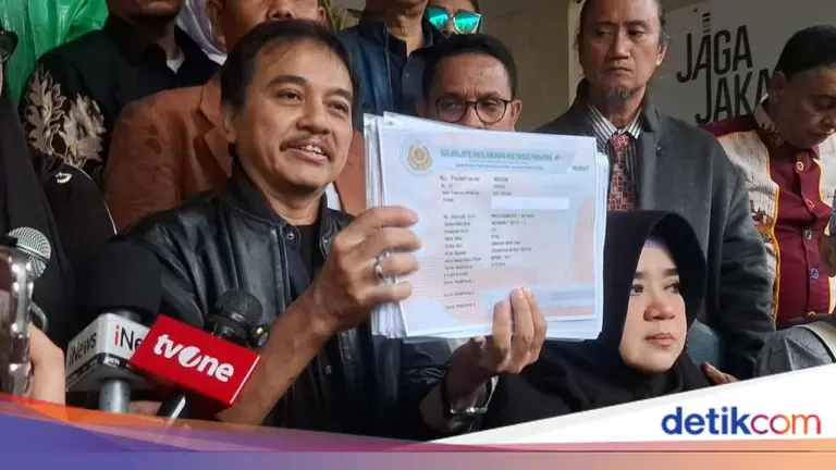 Tiga Tersangka Ijazah Palsu Diperiksa, Roy Suryo Hadir Temani di Polda Metro Jaya