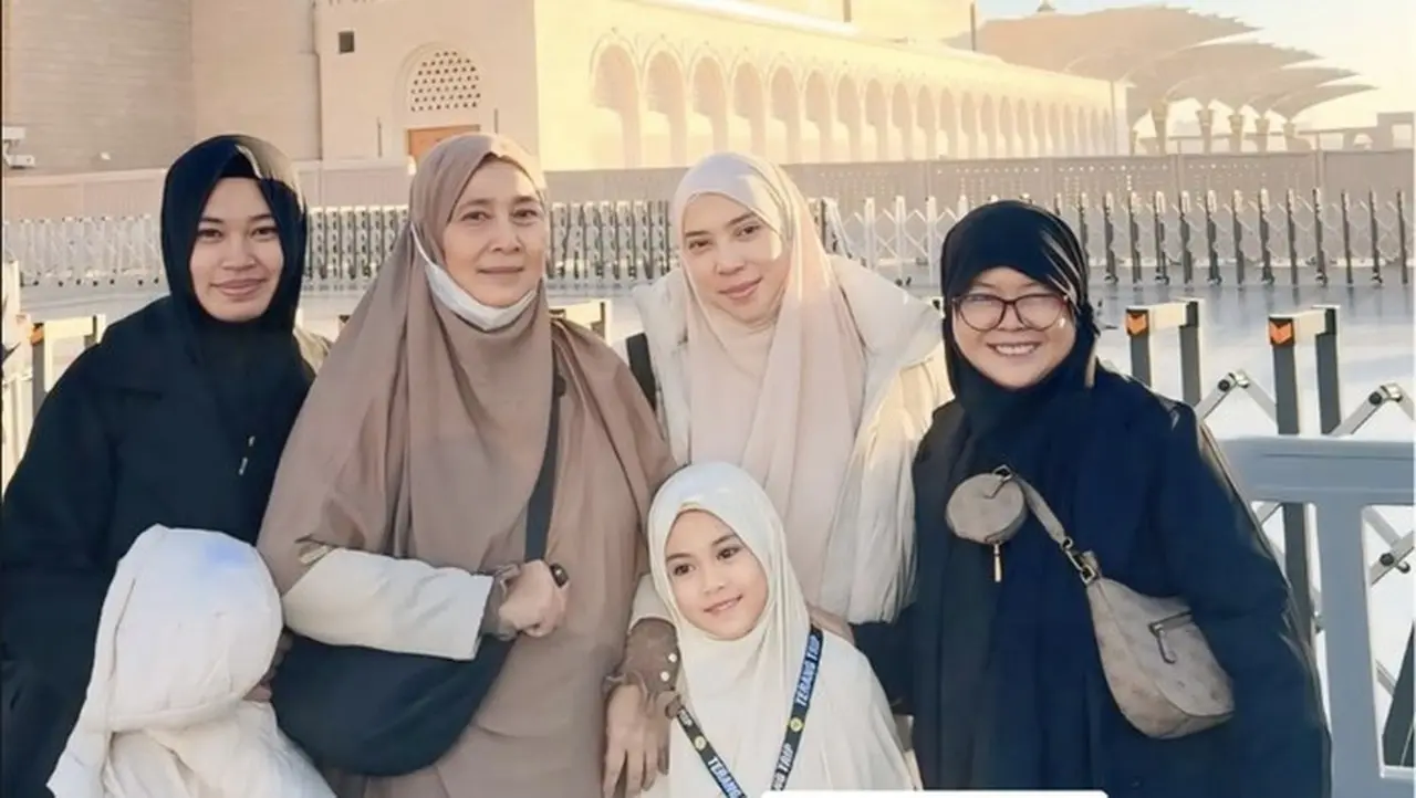 Fitri Tropica Terharu, Putri Kecilnya Dikawal Khusus Menuju Raudah Masjid Nabawi