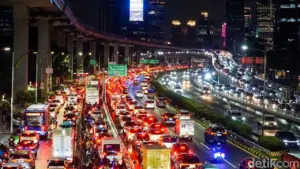 Banjir Jakarta Malam Ini: Tiga Ruas Jalan Utama Lumpuh Akibat Genangan Air