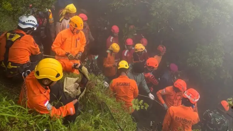 Evakuasi Lima Jenazah Korban Pesawat ATR di Gunung Bulusaraung Dilakukan Lewat Udara Besok