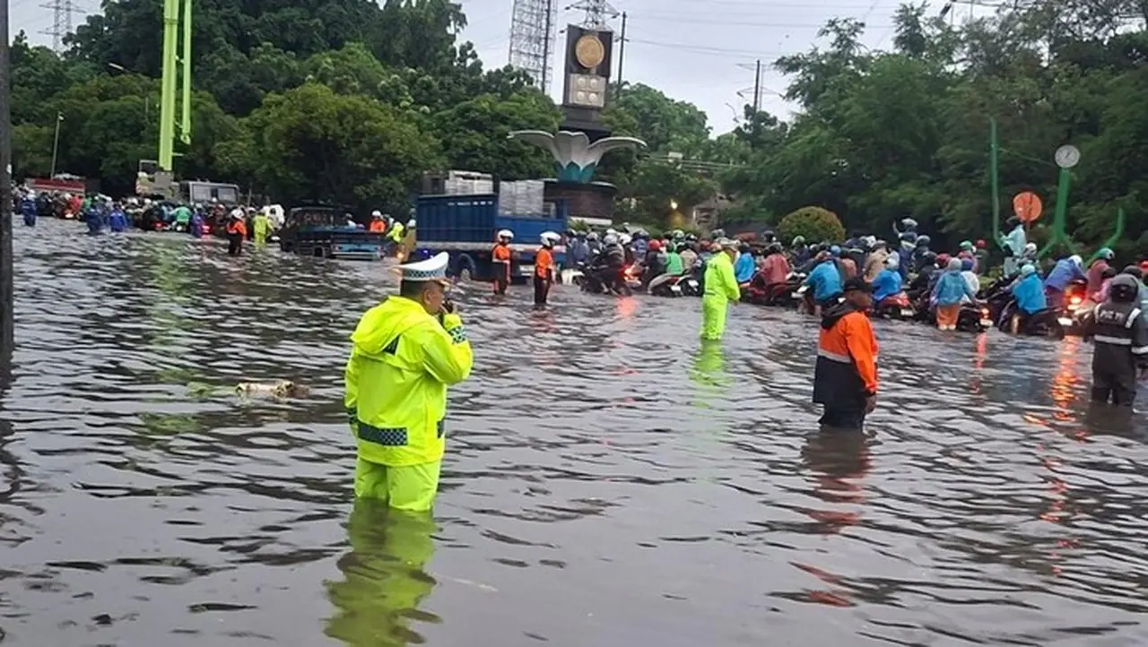 Jakarta Waspada Hujan Ekstrem Hari Ini, 112 Pompa Dikerahkan Antisipasi Banjir