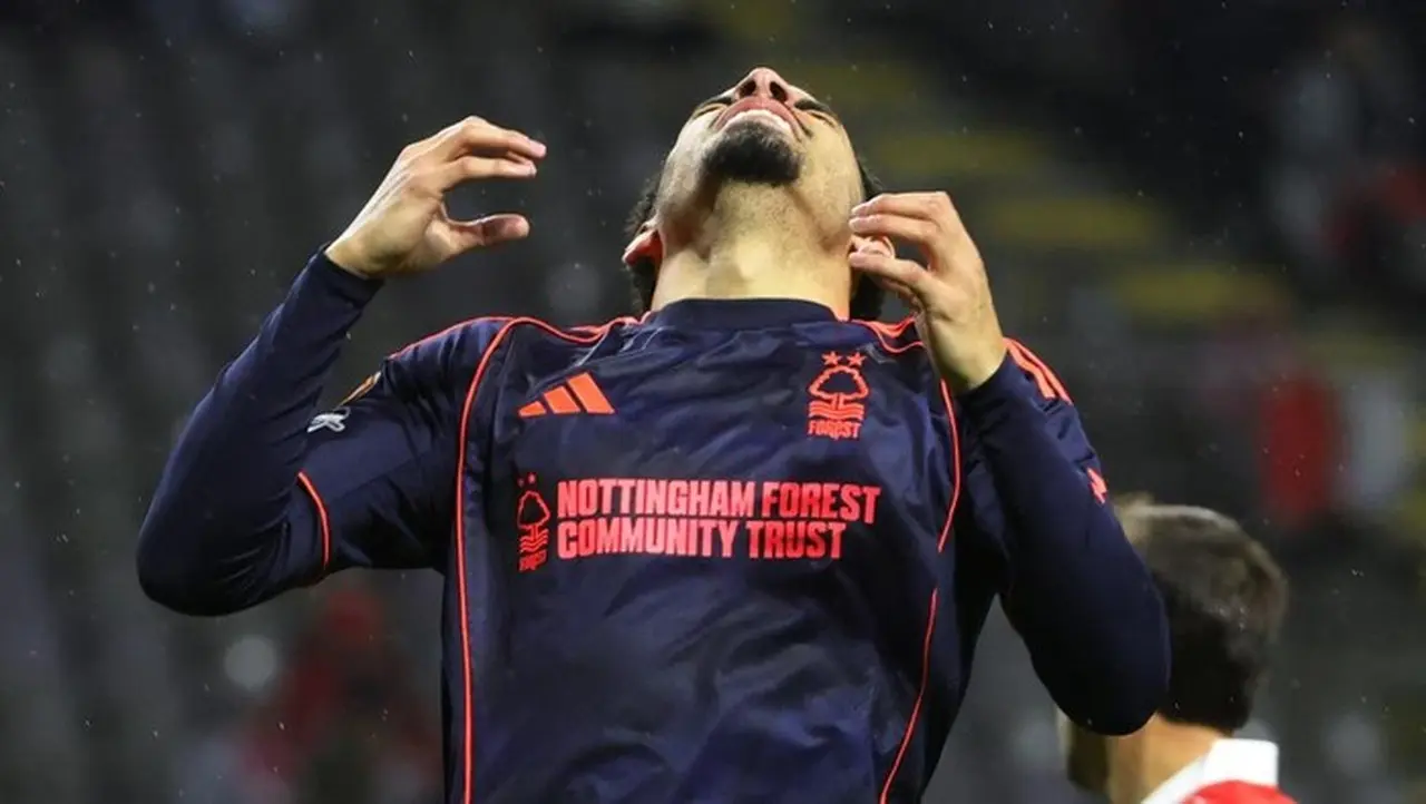 Drama Enam Menit Nottingham Forest: Gagal Penalti, Own Goal, Kartu Merah di Kandang Braga Drama Enam Menit Nottingham Forest: Gagal Penalti, Own Goal, Kartu Merah di Kandang Braga