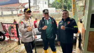 Banjir Pela Mampang: Polres Jaksel Siagakan Perahu Karet Bantu Mobilitas Warga