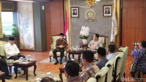 Mendes Yandri Susanto dan Ketua DPD Sultan Najamudin Bahas Desa dalam Kawasan Hutan