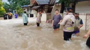 Tanggul Kali Angke Jebol, Ratusan Rumah di Tangerang Terendam Banjir Setinggi 60 Cm