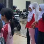 Viral SMPN Depok Rp 28 M Renovasi, Siswa Tetap Bawa Meja Belajar dari Rumah