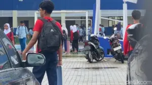 Kekurangan Meja dan Kursi di SMPN 3 Depok, Pemkot Janjikan Solusi Cepat