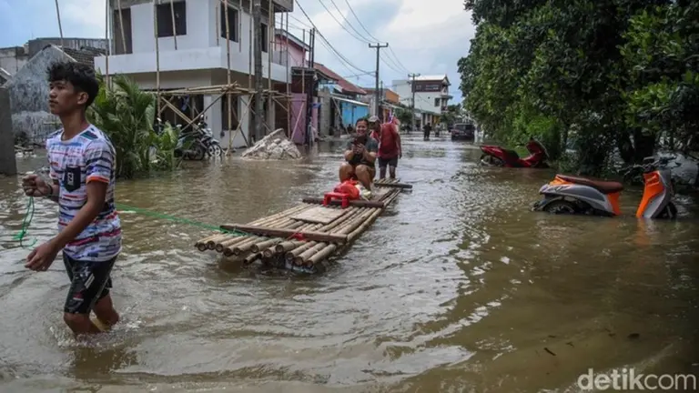 17 Titik di Kota Bekasi Terendam Banjir, Ketinggian Air Capai 1,5 Meter