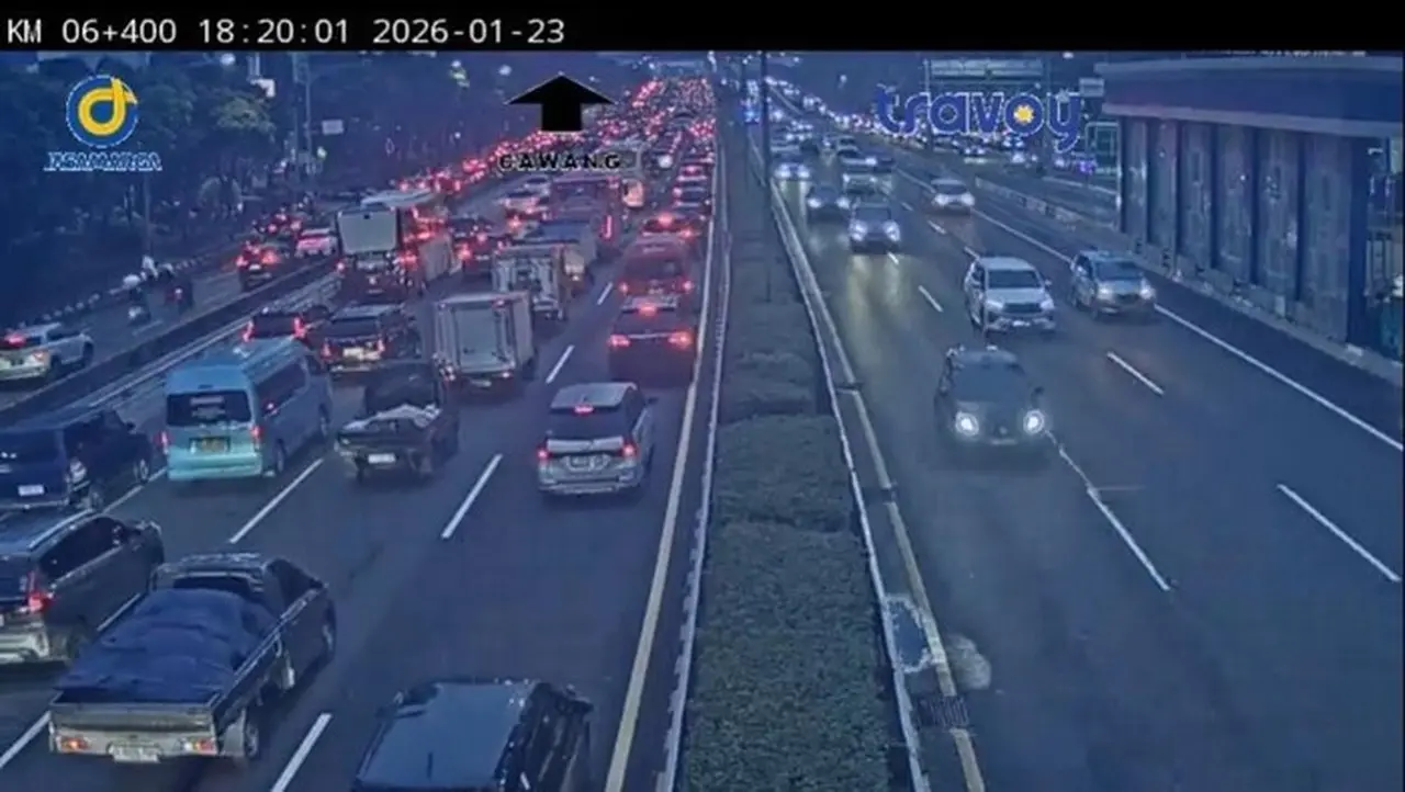 Jumat Sore, Kepadatan Lalu Lintas Melanda Sejumlah Tol Menuju Luar Jakarta