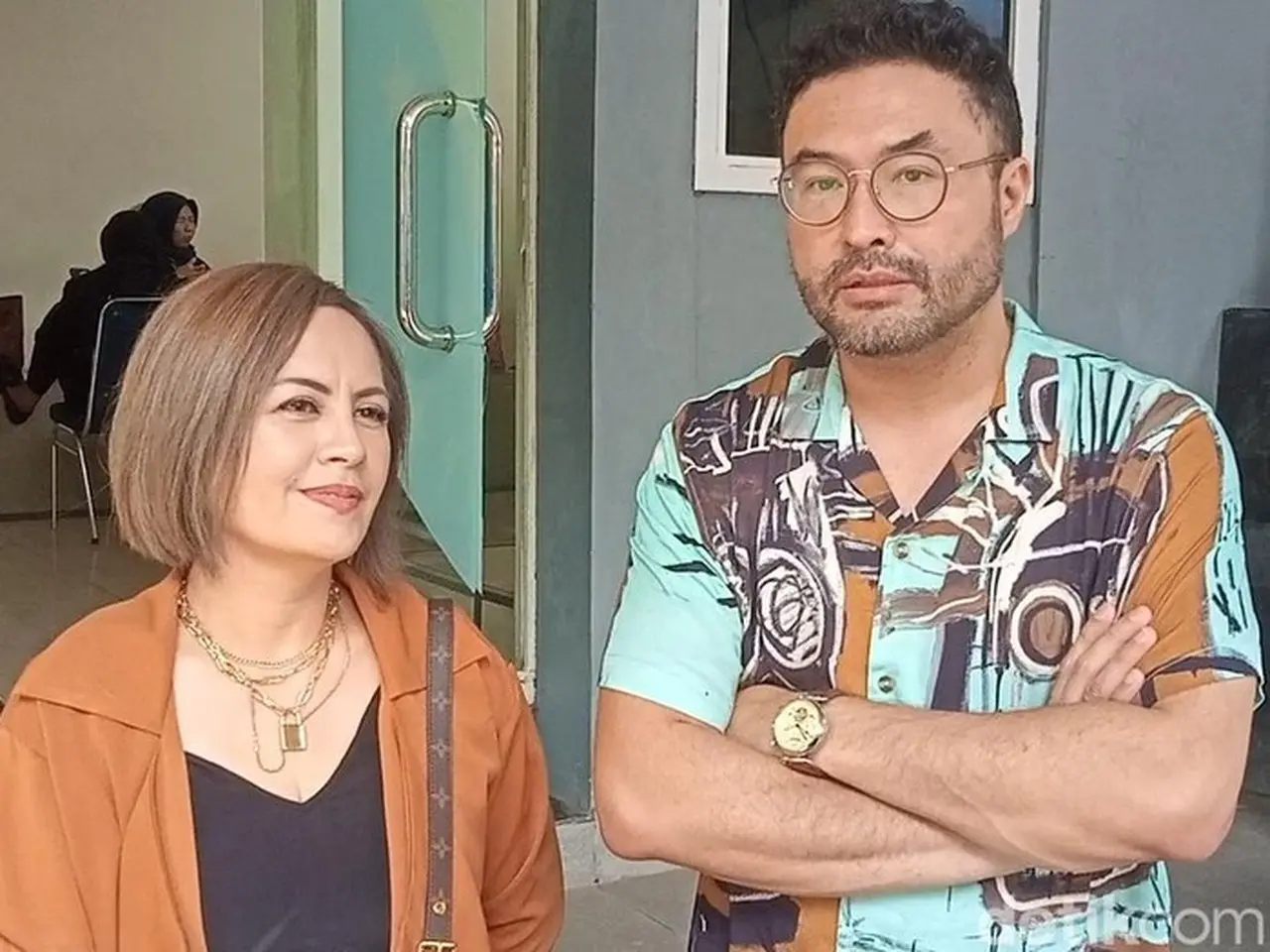 Surya Saputra Rela Belajar Pijat demi Redakan Nyeri Kaki Cynthia Lamusu Akibat Plantar Fasciitis